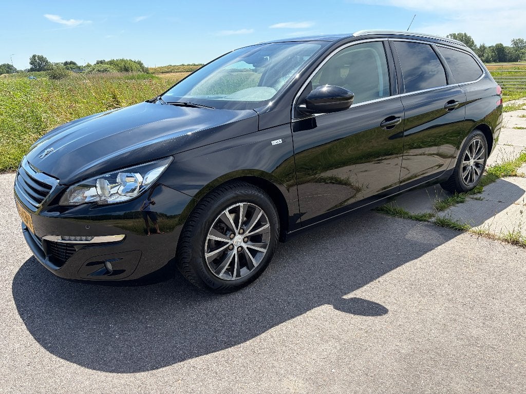 Peugeot 308 1.2 PureTech Style 130pk 2015 Zwart, Auto's, Navigatiesysteem, Stof, 1199 cc, 1165 kg