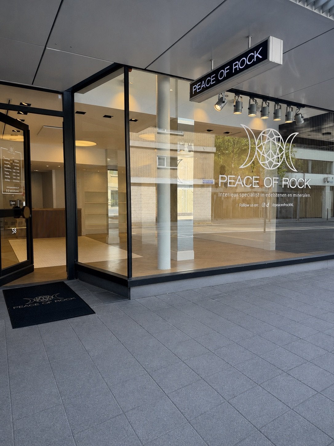 Winkelruimte te huur A-locatie hartje Rotterdam Centrum |, 117 m², Huur, Winkelruimte