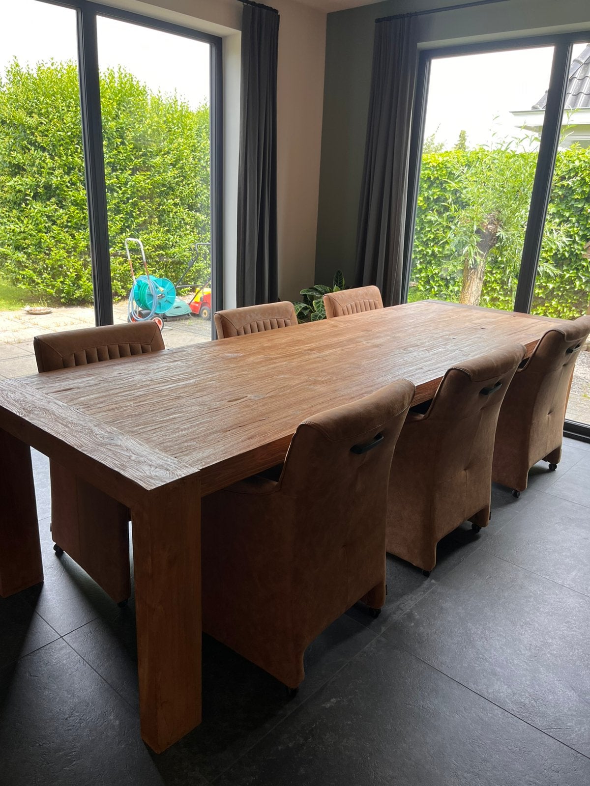 Eettafel stoelen met wielen cognac kleur, Huis en Inrichting, Ophalen, Gebruikt, Bruin, Stof