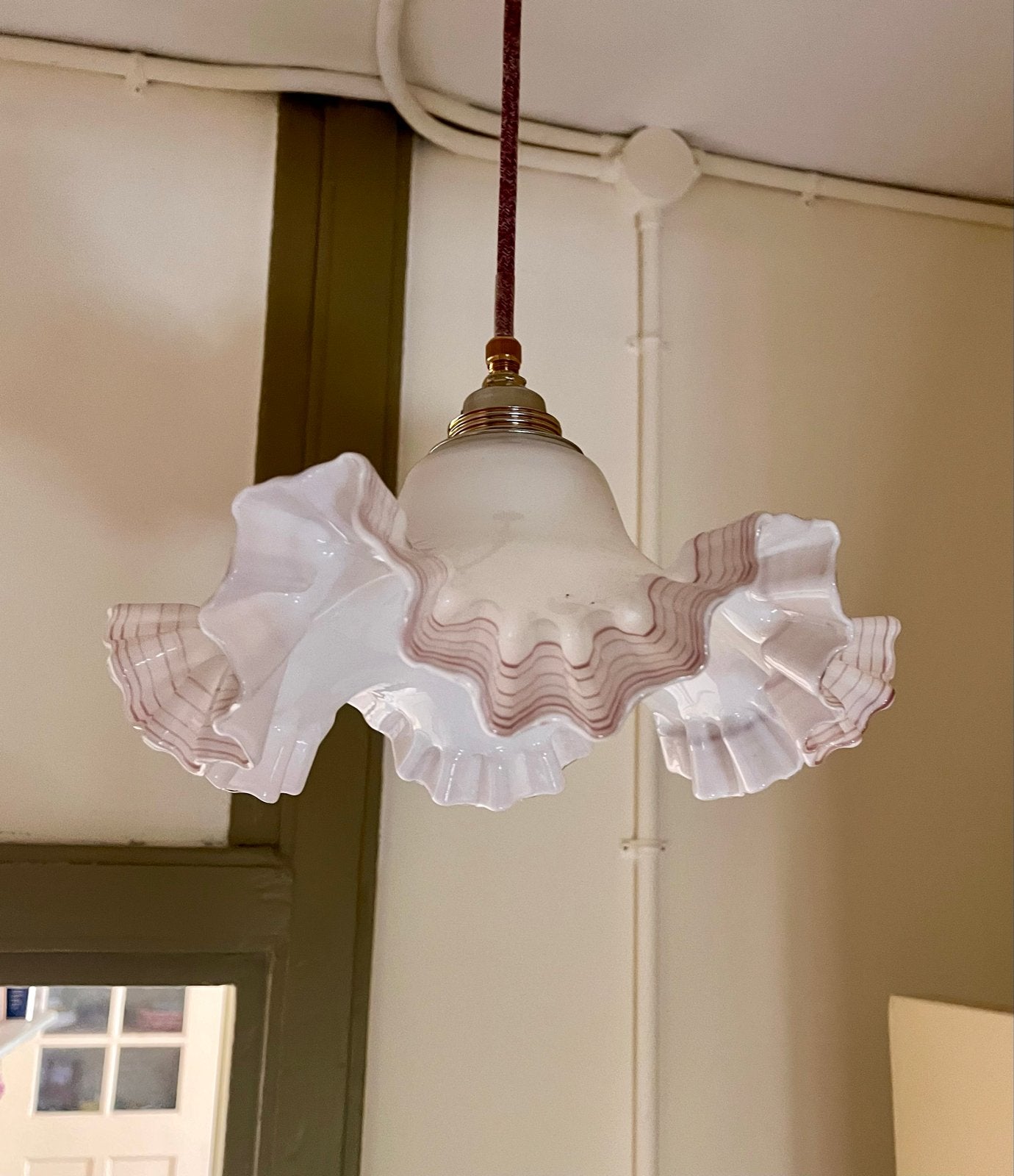 Opaline Melkglas Hanglamp met Aubergine Streepjes, Verzenden