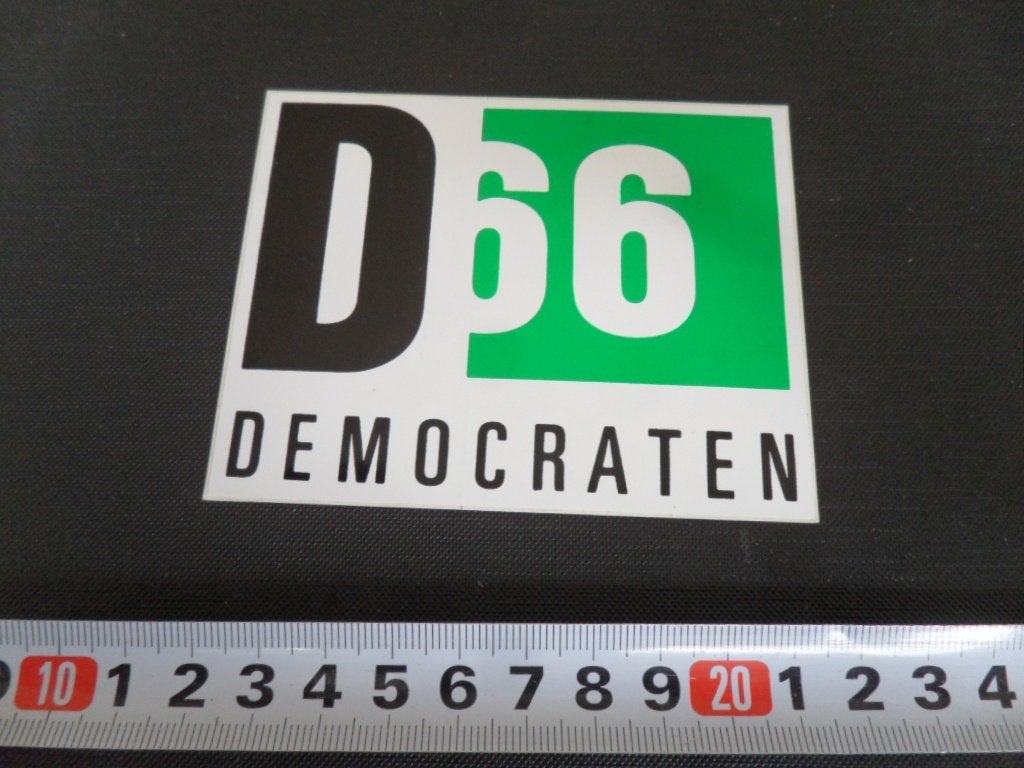 sticker Politiek D66  Democraten, Ophalen, Zo goed als nieuw