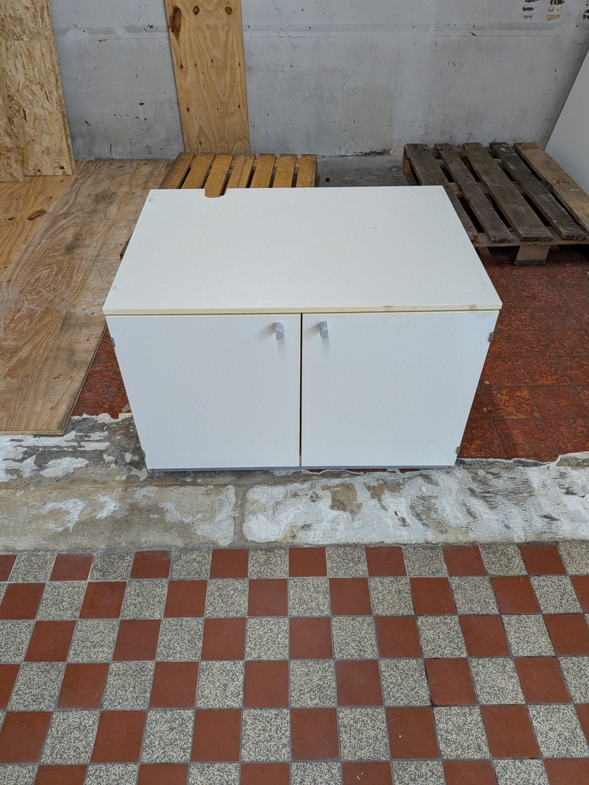 Witte opbergkast met twee deuren, Ophalen, Gebruikt