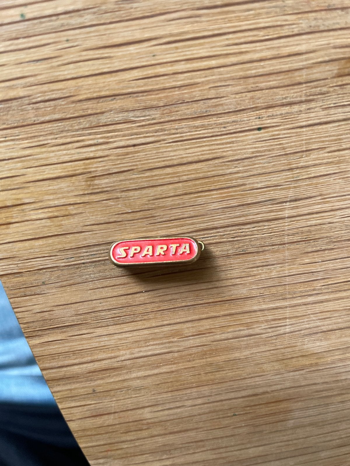 Vintage Sparta Speldje - Merk Pin, Ophalen of Verzenden, Gebruikt, Merk, Speldje of Pin