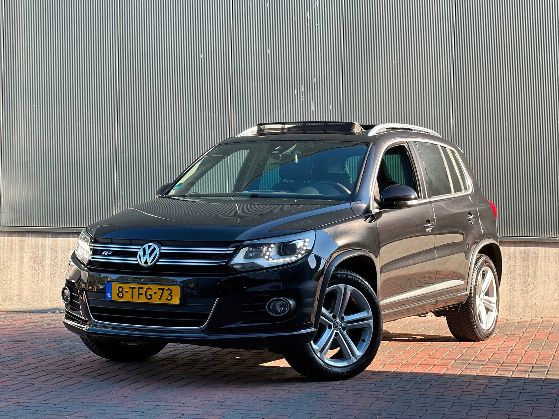 Volkswagen Tiguan 1.4 TSI R-Line Edition * Pano * Cruise * T, Auto's, Voorwielaandrijving, Euro 5, Zwart, 4 cilinders