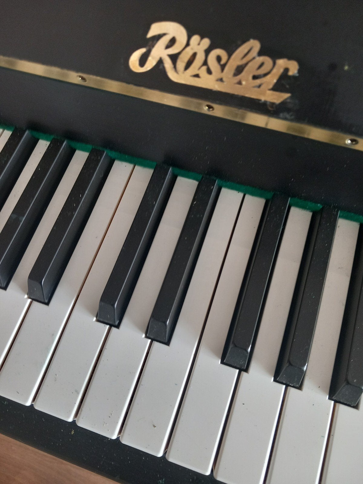 Foto 7 van gave zwarte Rösler piano, gestemd en gebracht!