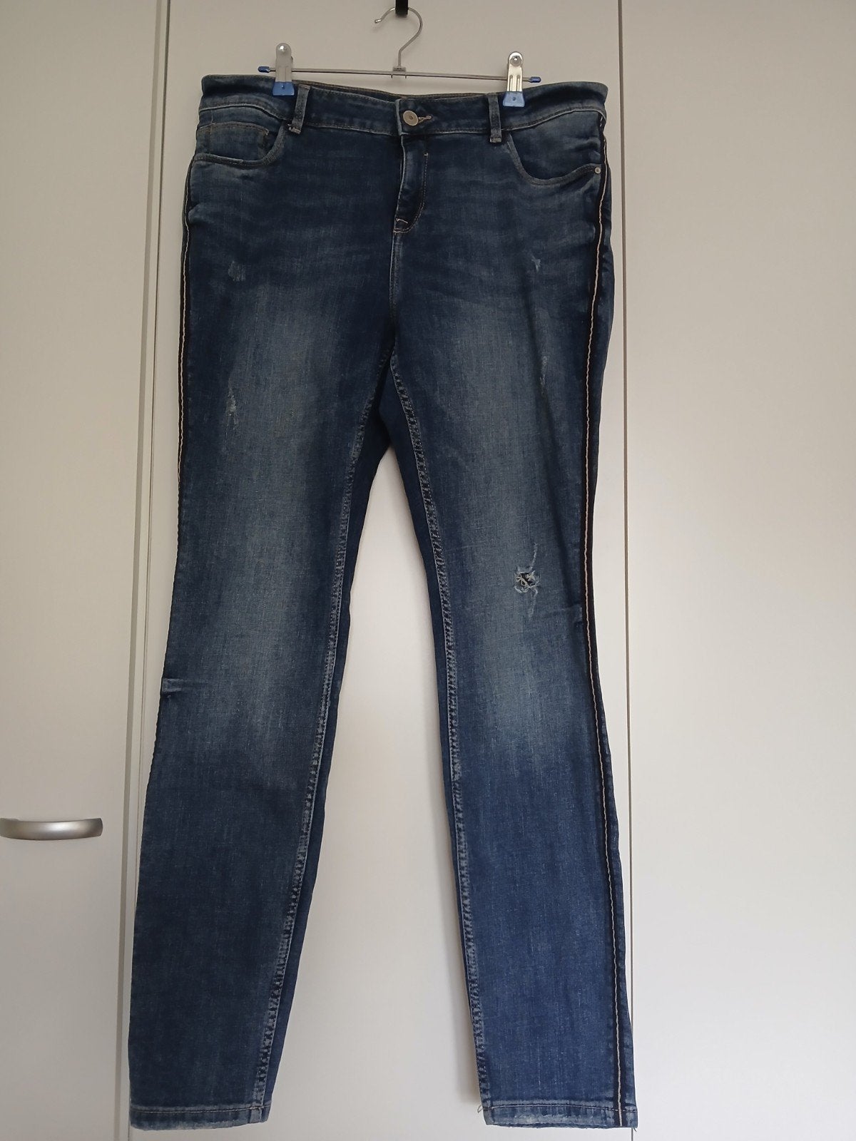 Skinny jeans maat 42 met originele slijtage details, Kleding | Dames, Spijkerbroeken en Jeans, Blauw, Yessica, Ophalen of Verzenden
