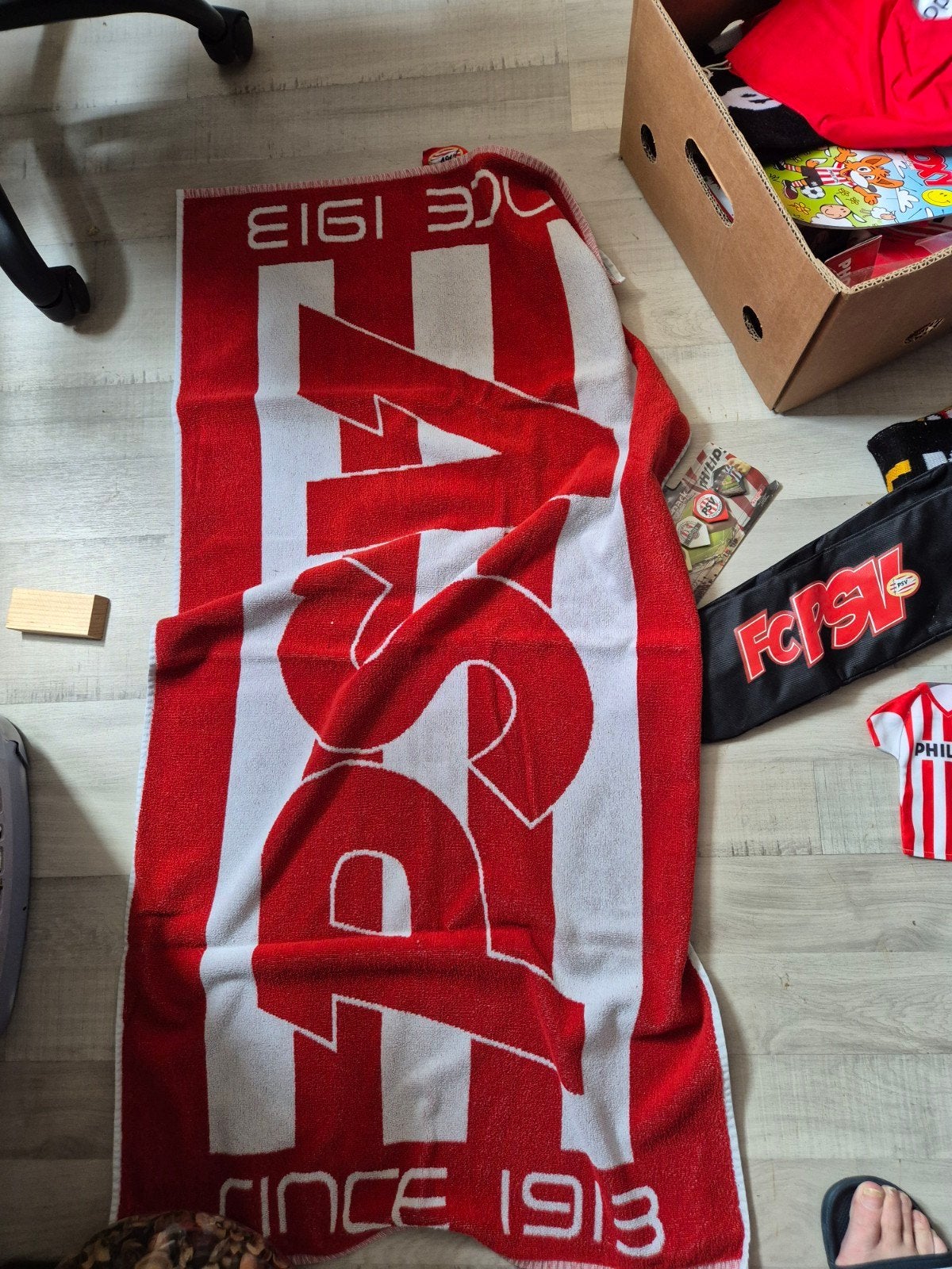 Diverse PSV Fanartikelen: Tassen, Handdoek, Petten en meer, Ophalen of Verzenden, Gebruikt, PSV, Beeldje of Poppetje
