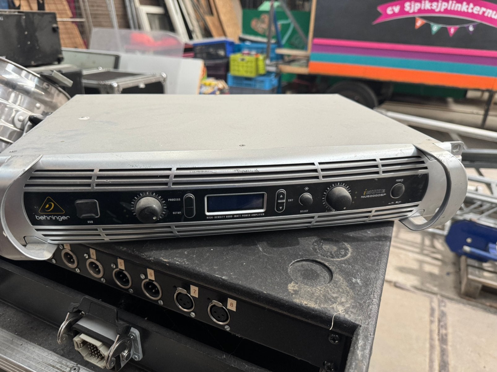 Behringer Nuke 6000dsp versterker - defect, Ophalen, Gebruikt
