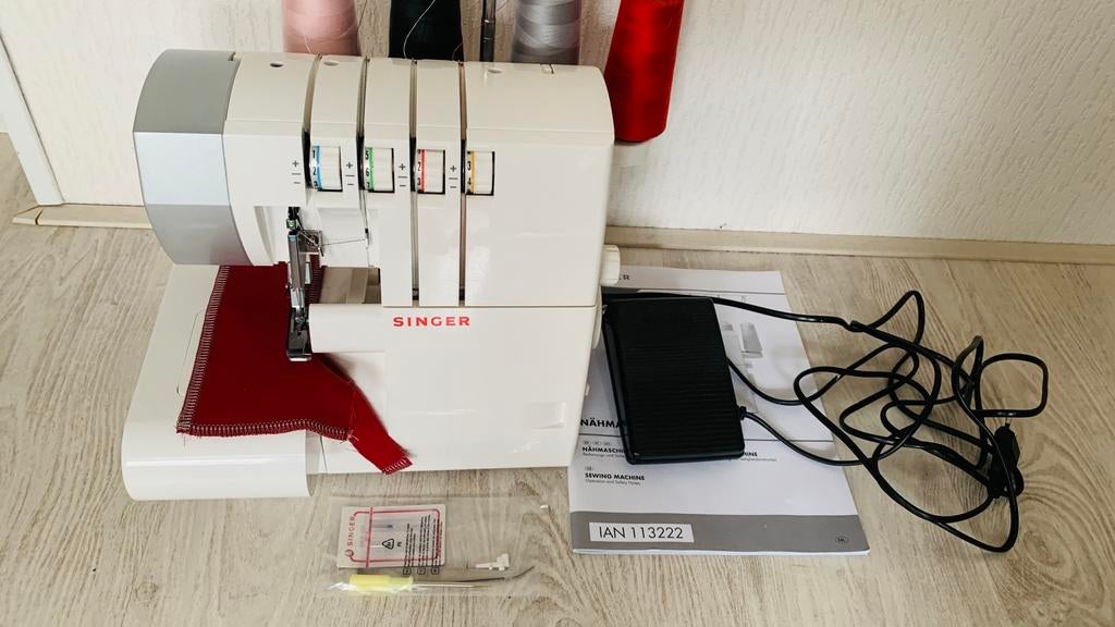 singer lockmachine 14sh754, Ophalen of Verzenden, Zo goed als nieuw, Naaimachine, Singer