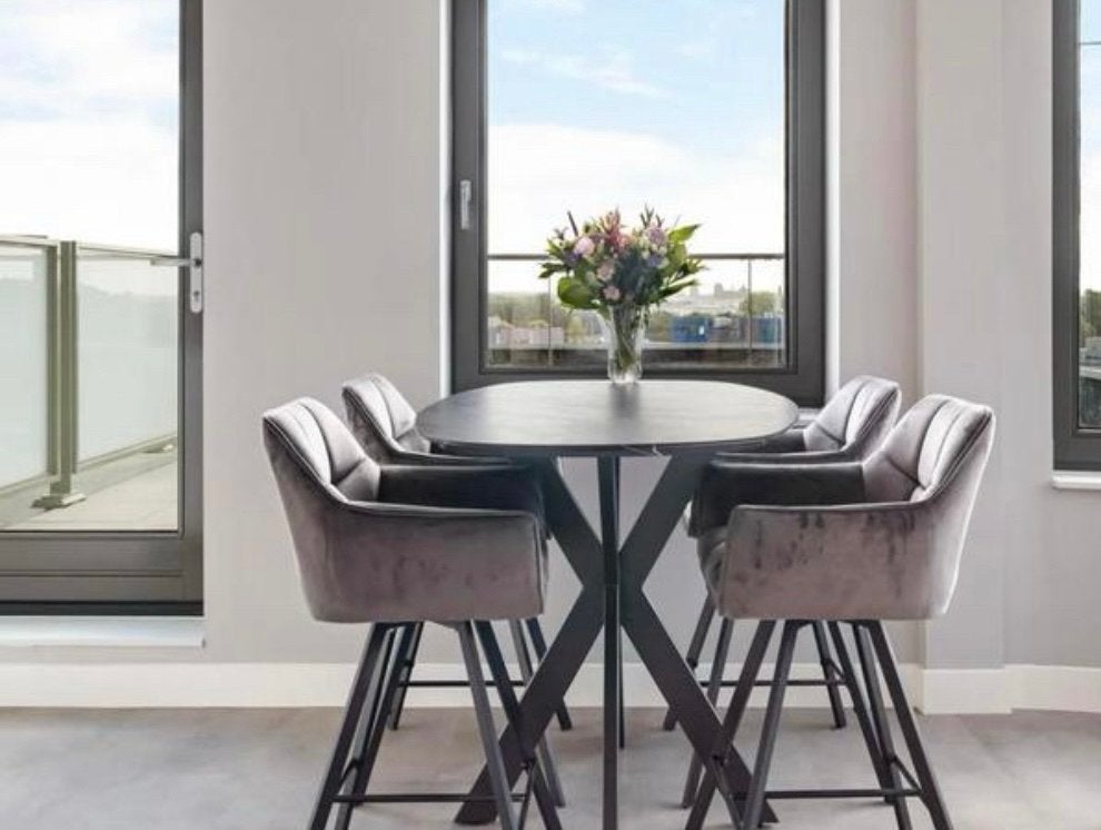 Deens ovale bartafel met 6 draaibare barstoelen, Huis en Inrichting, Ophalen, Draaibaar, 5 krukken of meer, 60 tot 90 cm