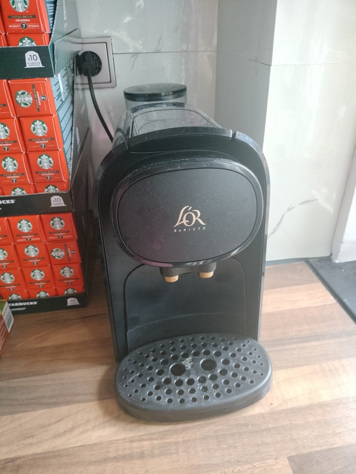 lor Nespresso koffie machine met ong 700 capsules, 10 kopjes of meer, Koffiemachine, Ophalen of Verzenden, Zo goed als nieuw