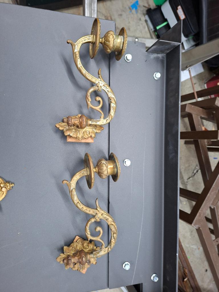 antieke set van 2 messing wand kandelaars uit 1904, Antiek en Kunst, Antiek | Kandelaars, Ophalen of Verzenden, Koper of Brons