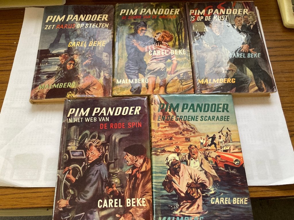 T.K. Pim Pandoer De rode spin & Zet Parijs op stelten, Ophalen of Verzenden, Gelezen, Carel Beke, Fictie algemeen