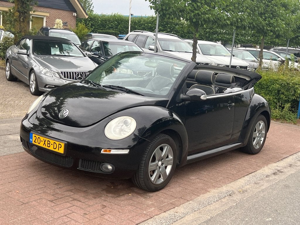 Volkswagen New Beetle Cabriolet 1.6 *APK 07-2027, Auto's, Volkswagen, Gebruikt, 4 cilinders, Cabriolet, Zwart