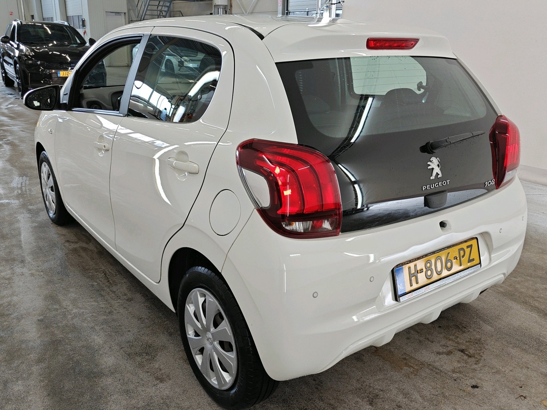 Peugeot 108 Peugeot 108 1.0 e-VTi 72pk Active | Pack Premium, Stof, Gebruikt, 4 stoelen, 24 maanden