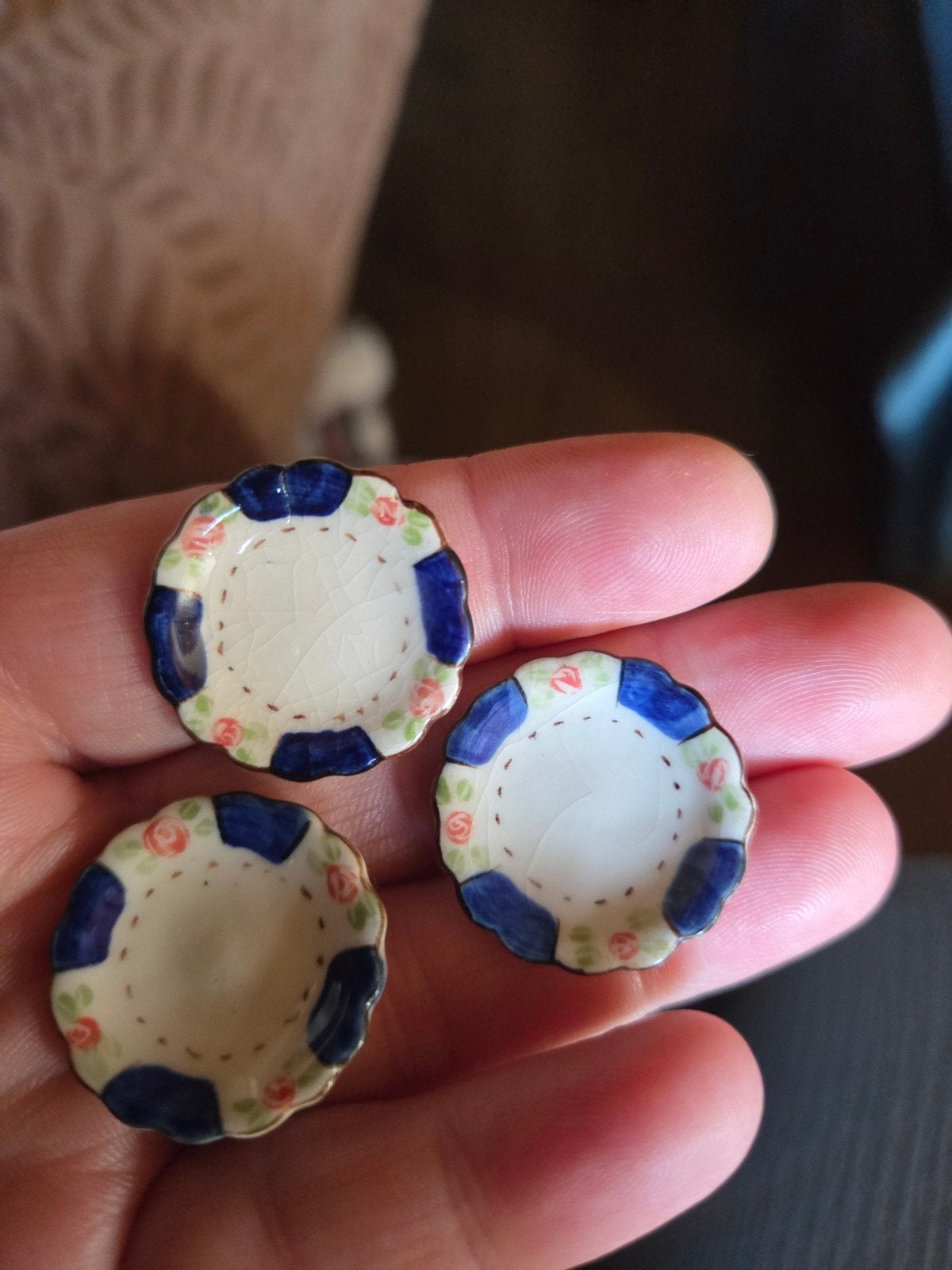 3 minatuur  porseleinen  bordjes, Verzamelen, Poppenhuizen en Toebehoren, Ophalen of Verzenden, Zo goed als nieuw, Poppenhuis