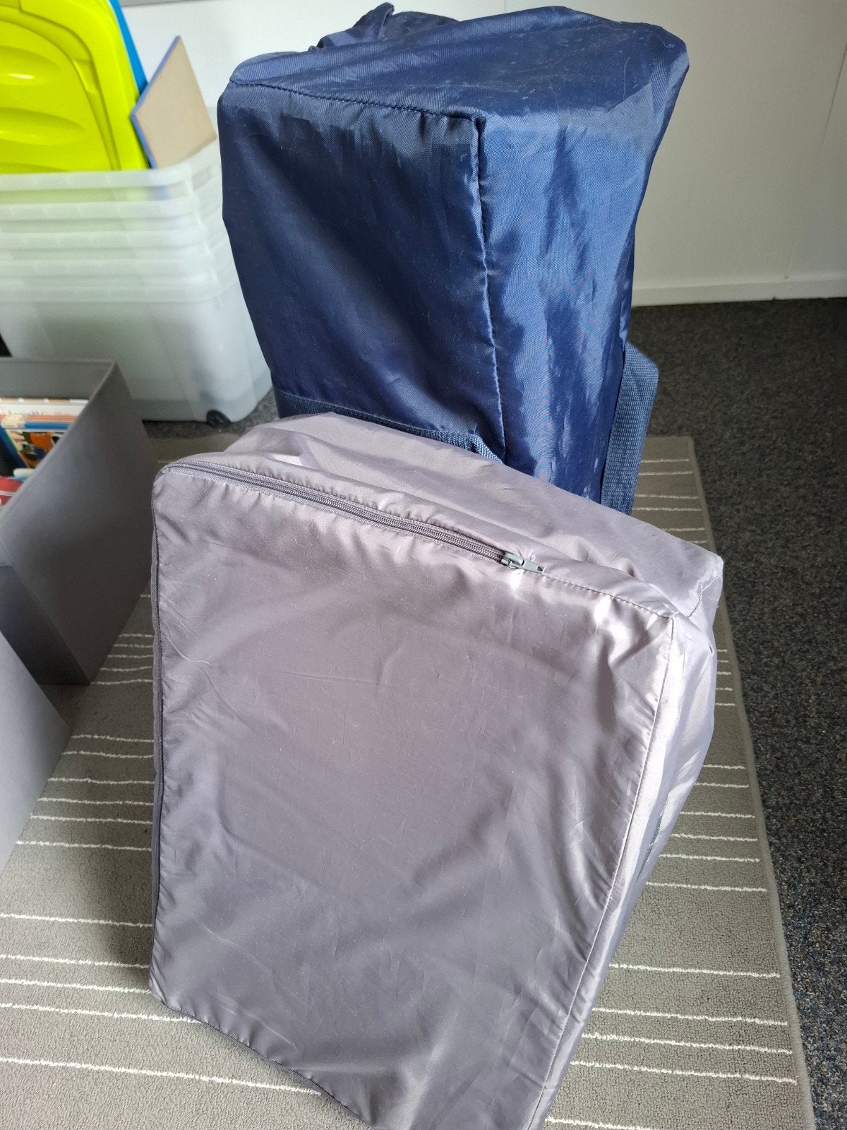Campingbed + matras, Ophalen, Zo goed als nieuw, Reisbedje