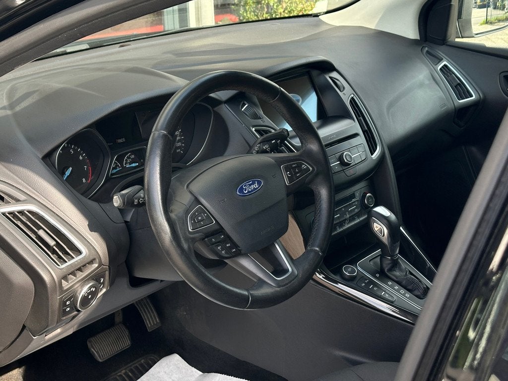 Ford Focus Wagon 1.5 Titanium / Automaat, Auto's, Ford, 4 cilinders, 150 pk, Zwart, 690 kg