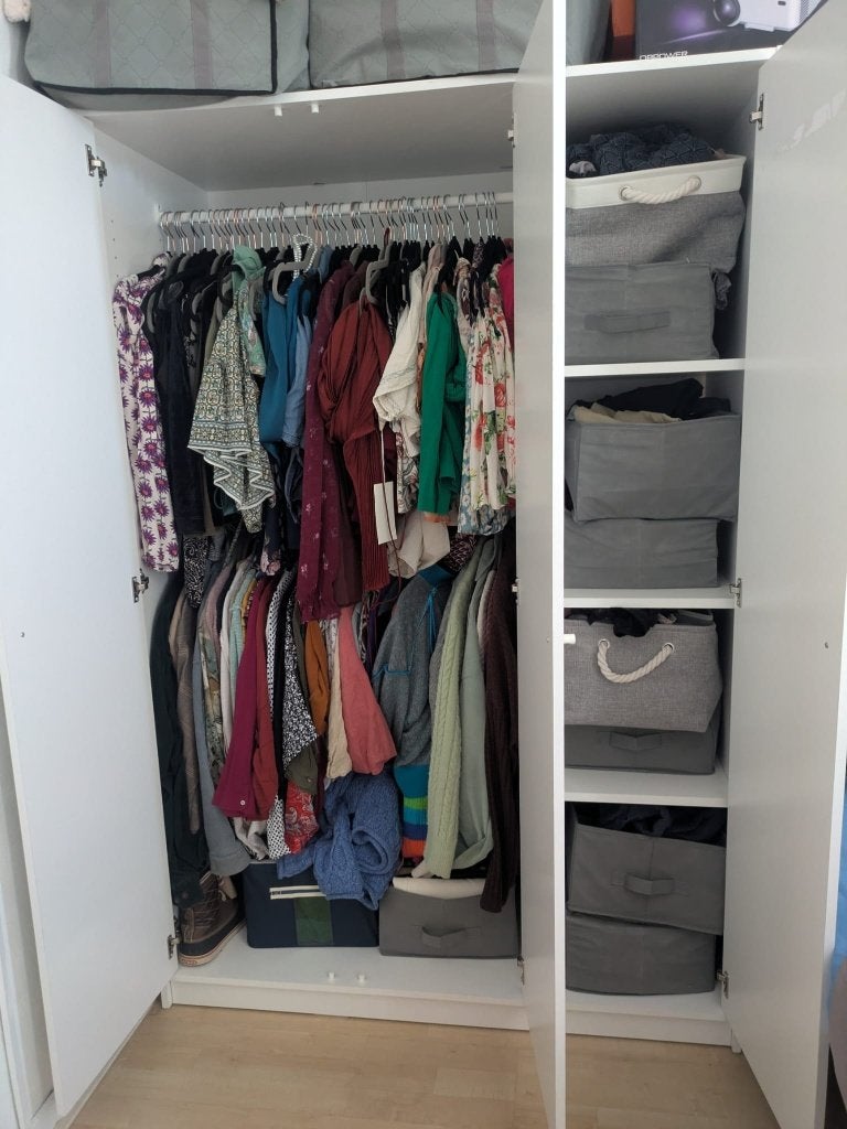 Kledingkast: Ikea Kleppstad (3-deurs) met extra kledingroede, Huis en Inrichting, Kasten | Kledingkasten, Ophalen, Gebruikt, 100 tot 150 cm