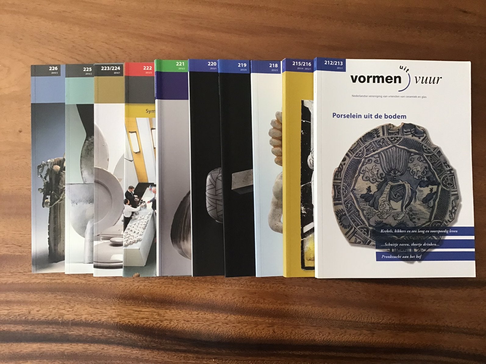 Vormen uit vuur, mededelingenbladen vrienden van ceramiek, Verzenden, Zo goed als nieuw