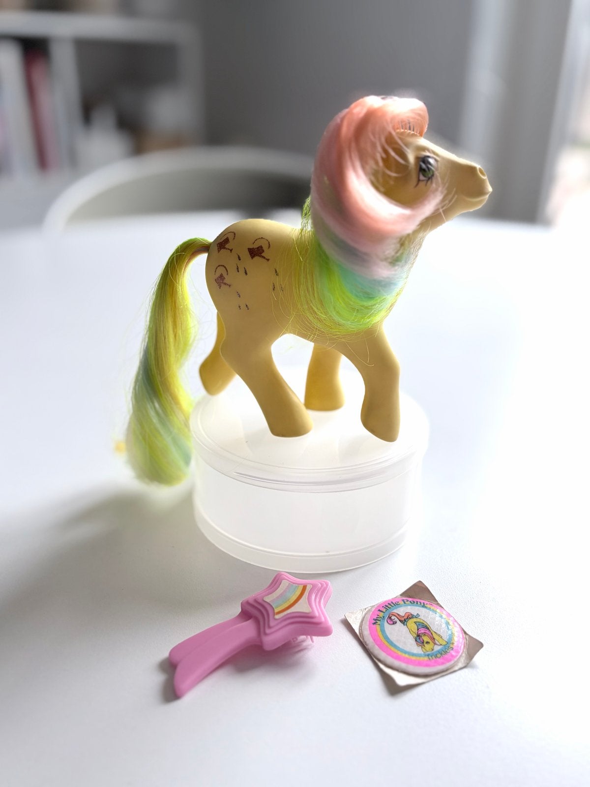 My Little Pony Trickles 1984 met borsteltje en sticker, Ophalen of Verzenden, Gebruikt