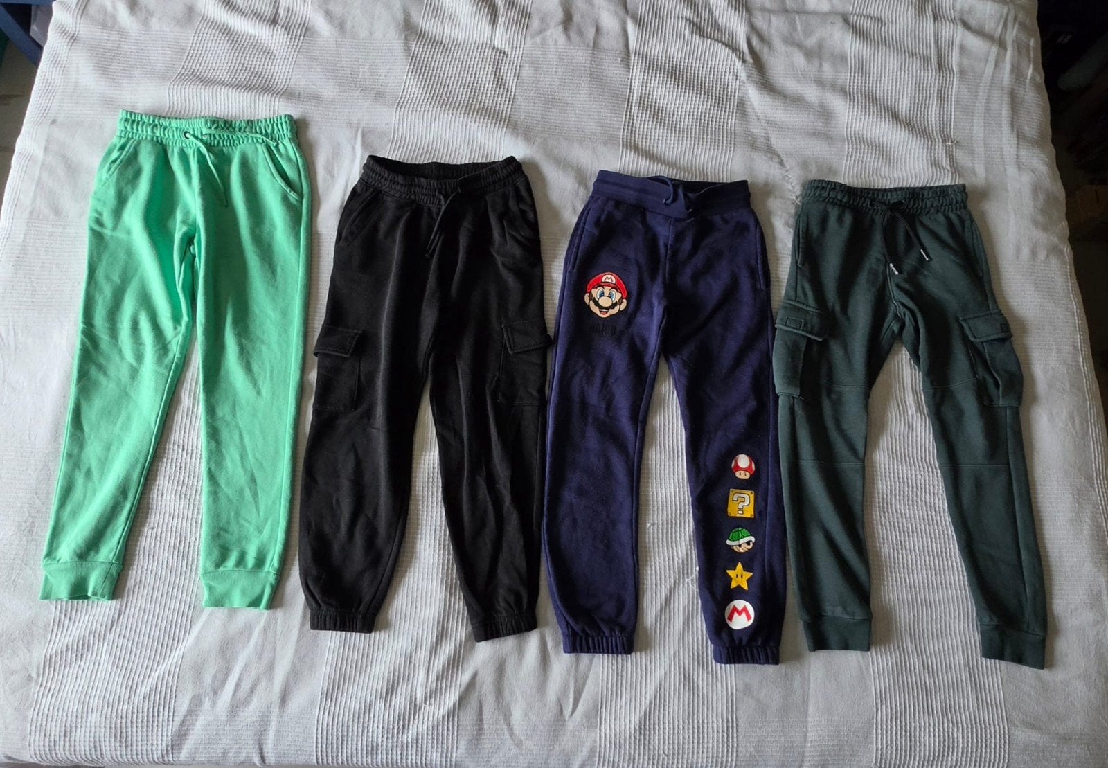 Een set van 4 joggingbroeken in maat 122/128, Broek, Gebruikt, Hema + H&M + Primark, Ophalen of Verzenden