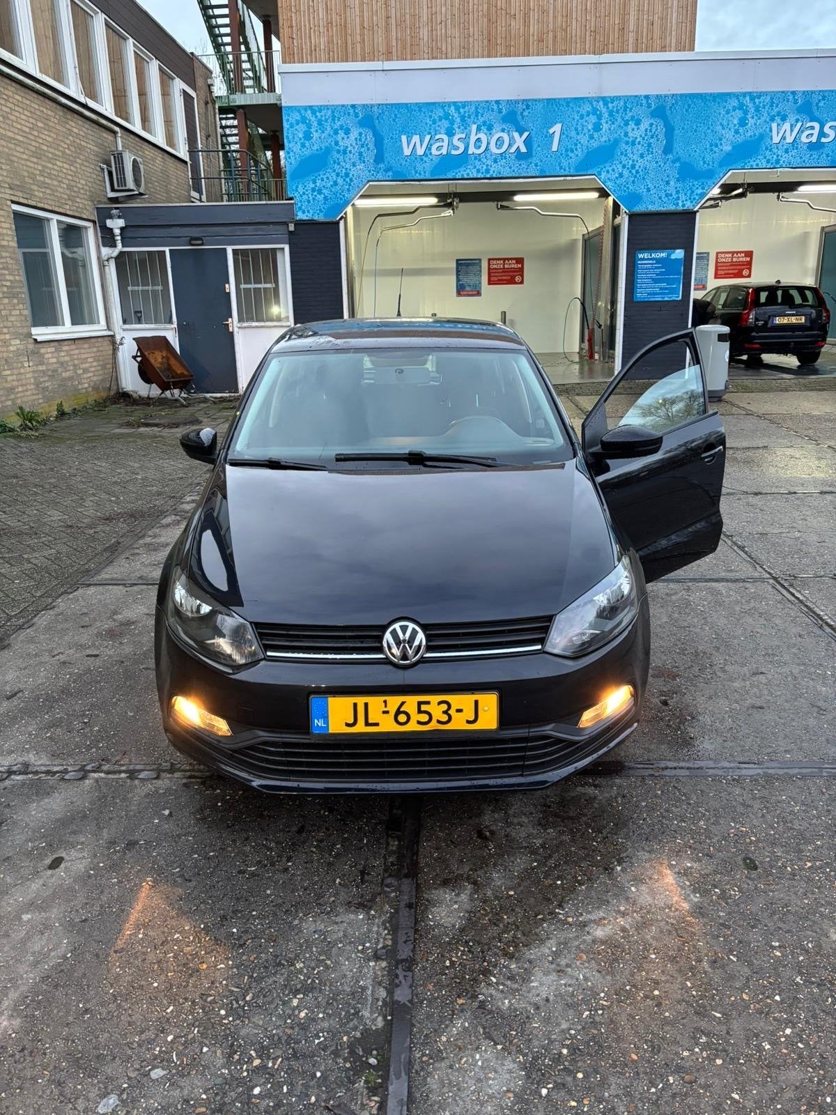 Volkswagen Polo 1.0 MPI 2014 Zwart, Auto's, Voorwielaandrijving, 40 €/maand, Zwart, Handgeschakeld