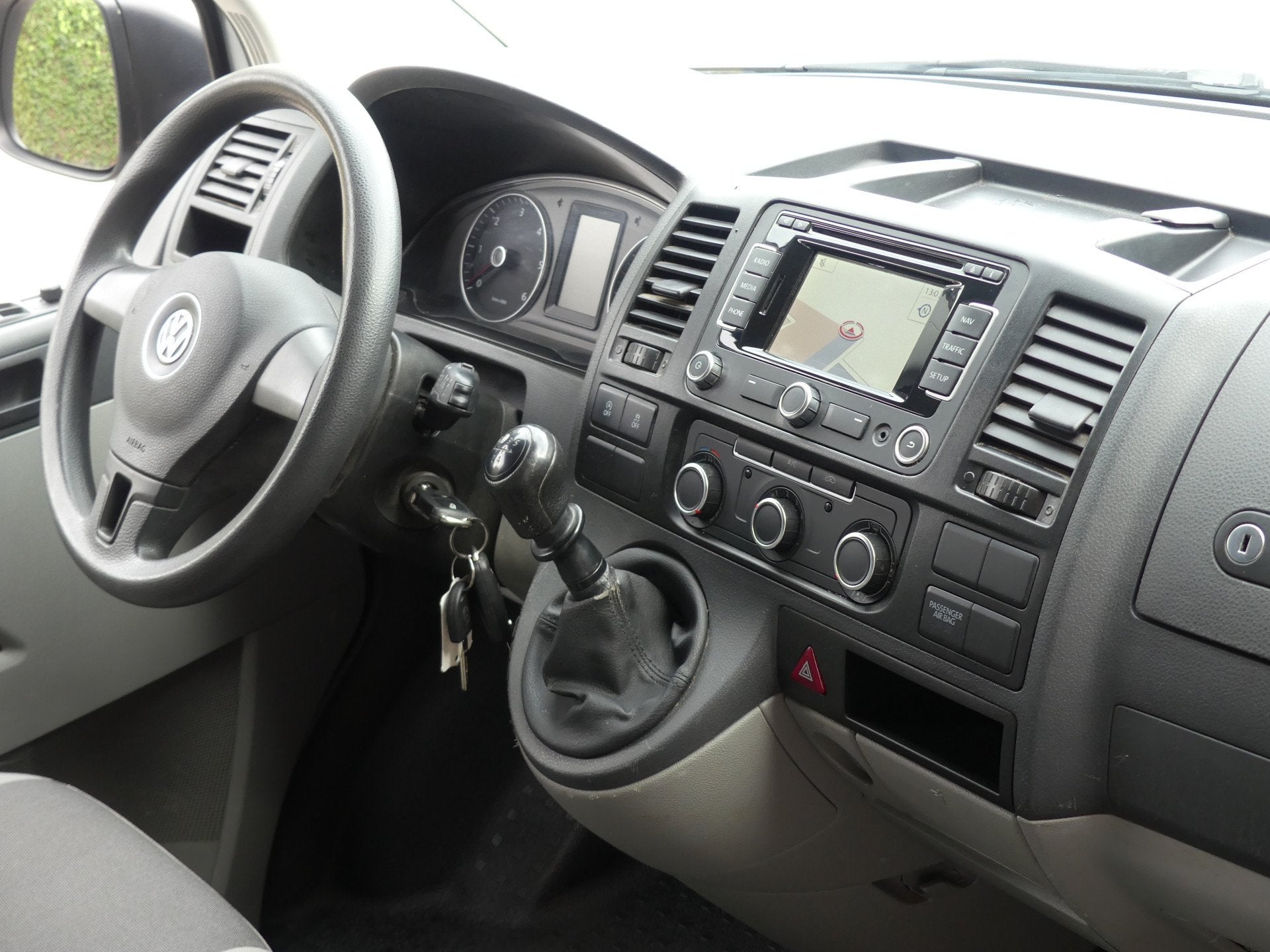 Foto 2 van Volkswagen Transporter 2.0 TDI Lang Airco/Trekhaak/Navigatie