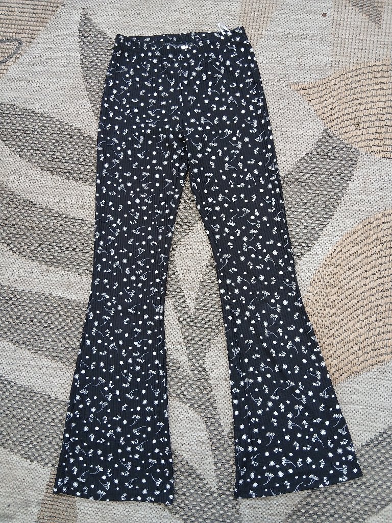 Zwart met print flarebroek maat 140, Ophalen of Verzenden, Gebruikt, Meisje, Broek