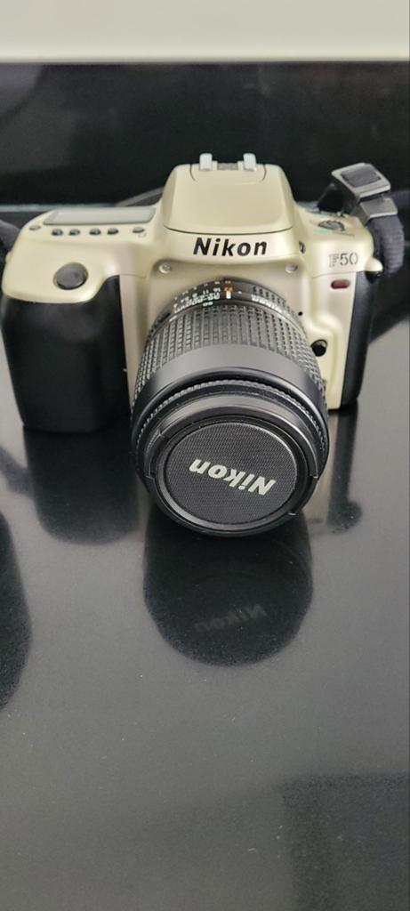 Nikon F50 Analoge Camera met 2 AF Nikkor Lenzen, Audio, Tv en Foto, Fotocamera's Analoog, Ophalen of Verzenden, Zo goed als nieuw