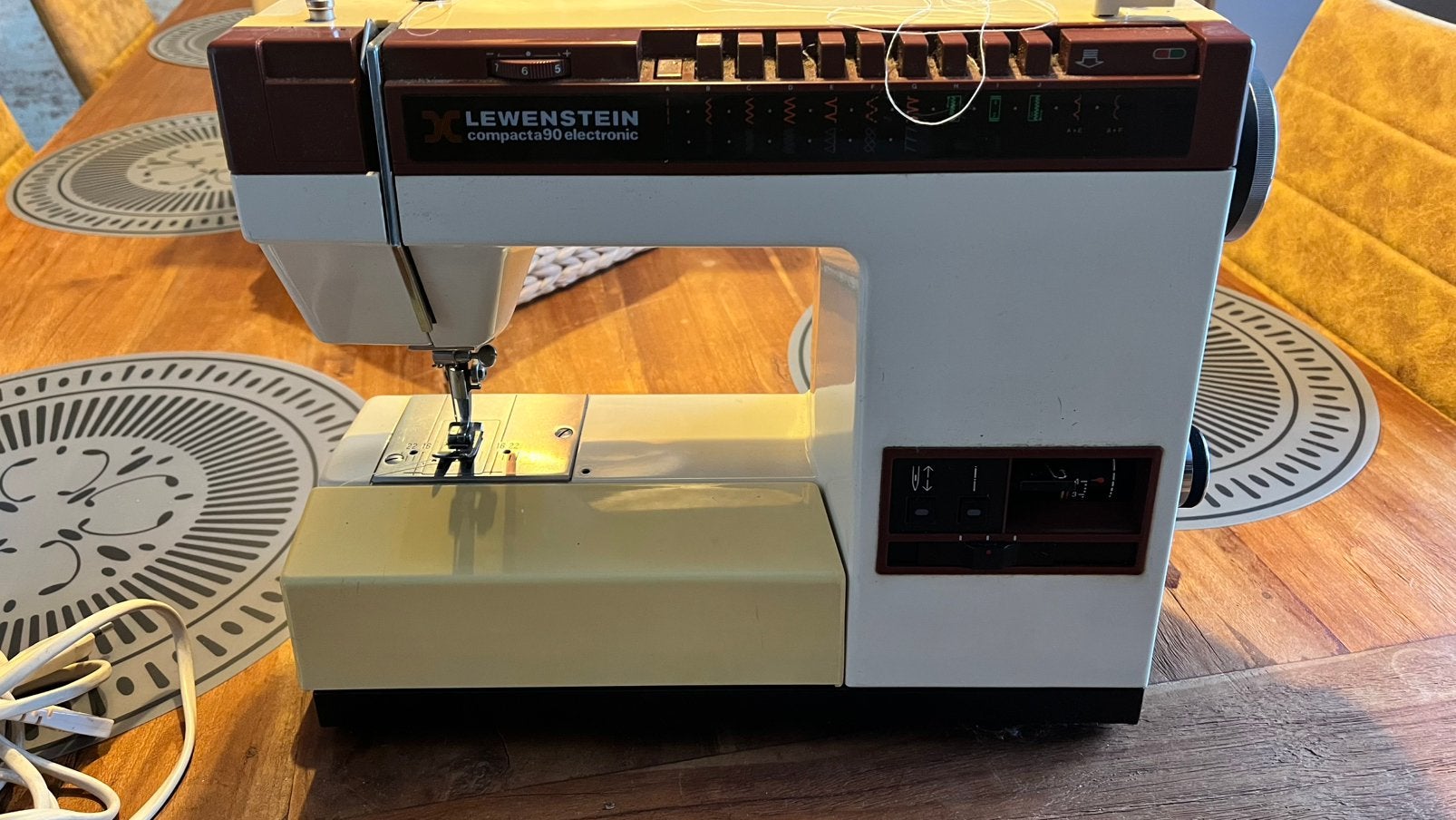 Lewenstein naaimachine, Ophalen, Gebruikt, Naaimachine, Lewenstein
