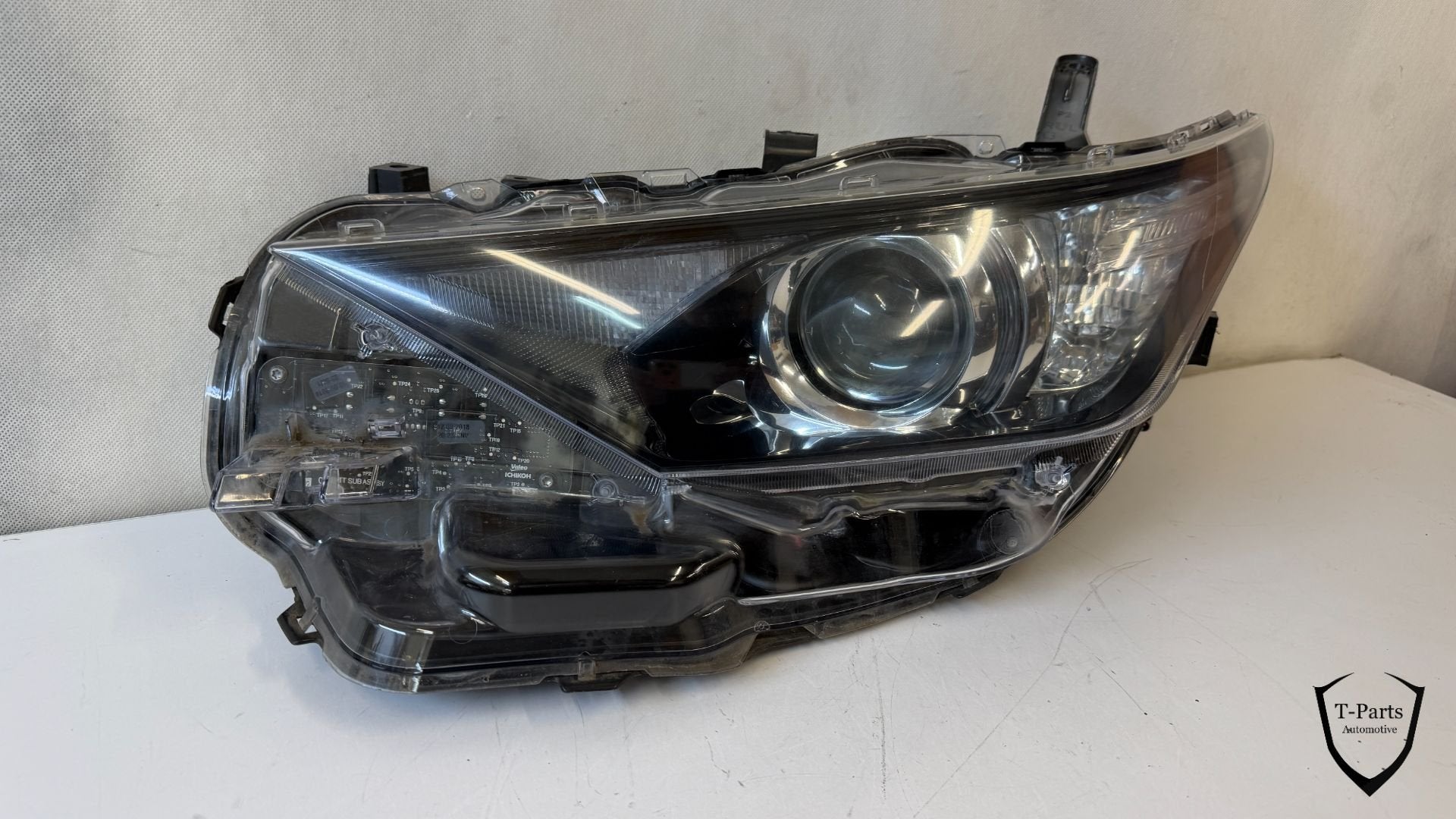 Toyota Auris E180 koplamp links 8115002K30 90070908, Auto-onderdelen, Verlichting, Info@toyota.co.jp, Gebruikt, Toyota Motor Corporation