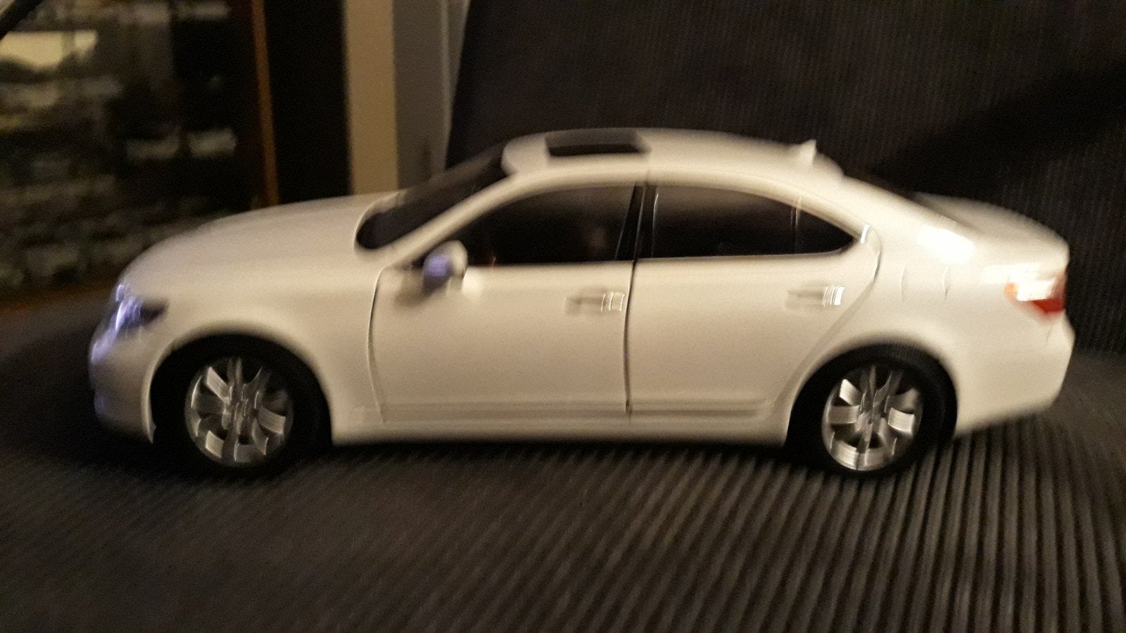 Dealer Norev 1/18 Lexus LS460 wit, Hobby en Vrije tijd, Modelauto's | 1:18, Ophalen of Verzenden, Nieuw, Auto, Norev