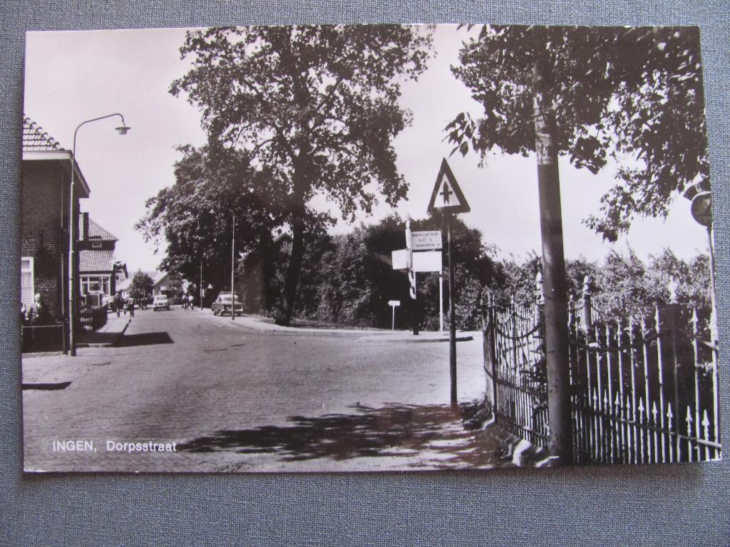 Ingen, Dorpsstraat met ANWB bord, Verzamelen, Ophalen of Verzenden, 1940 tot 1960, Utrecht
