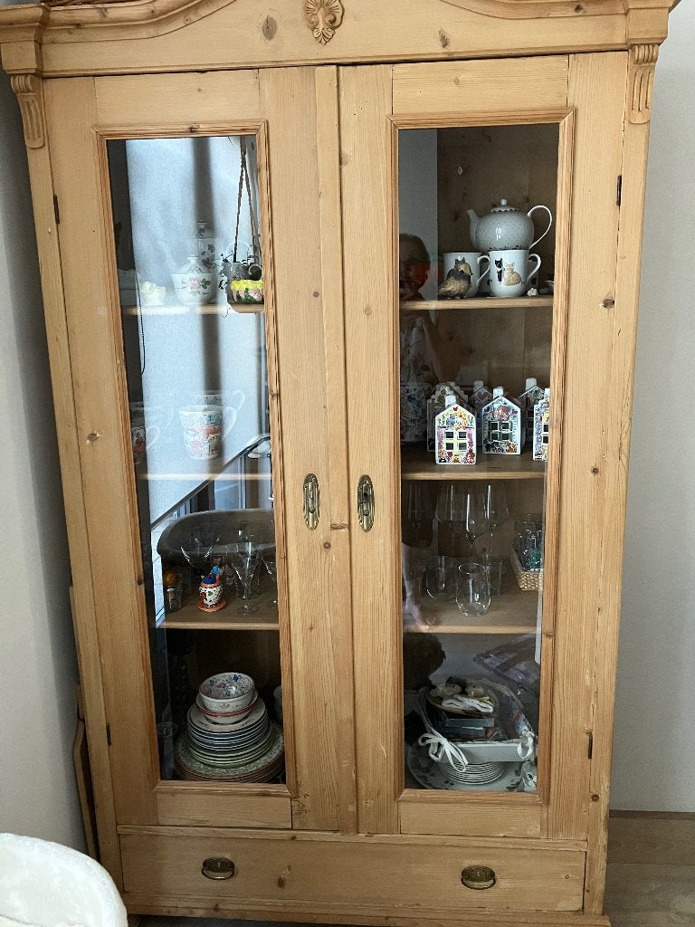 Oude grenen kast, Ophalen