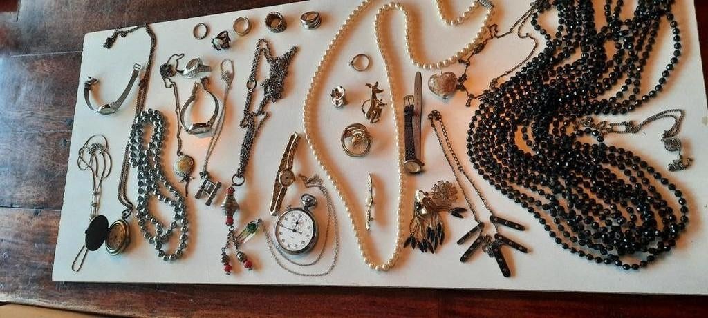 Groot lot sieraden en horloges nalatenschap, Ophalen of Verzenden, Overige typen, Met edelsteen