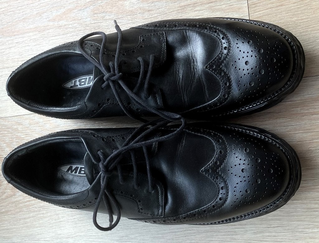 zwarte MBT schoenen , maat 41 en MBT sandalen maat 42, Kleding | Heren, Ophalen, Zwart, Zo goed als nieuw, Veterschoenen