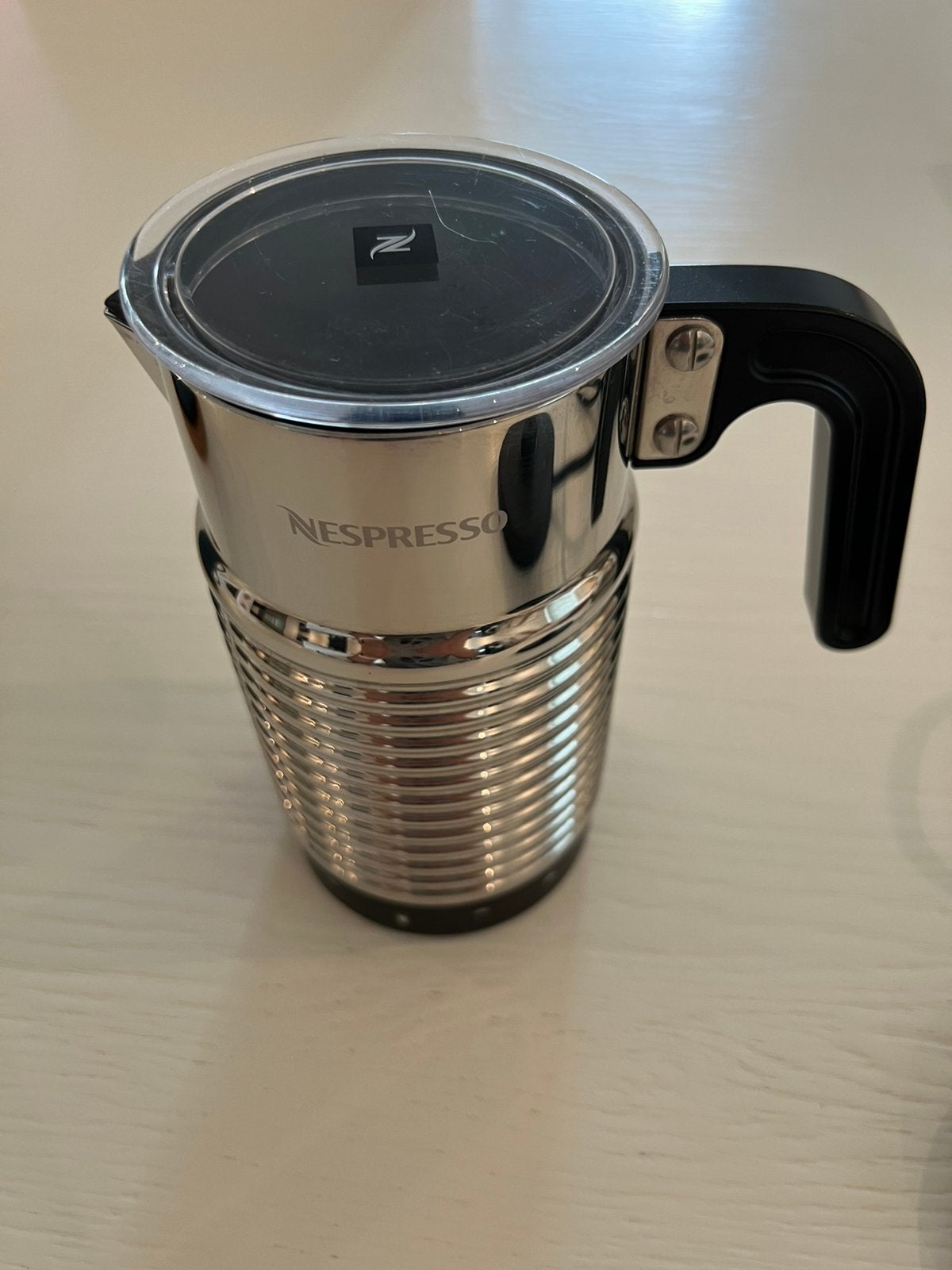 Nespresso Aeroccino 4 (vaatwasbestendig) goede staat, Witgoed en Apparatuur, Melkopschuimers, Ophalen, Zo goed als nieuw, Elektrische melkopschuimer