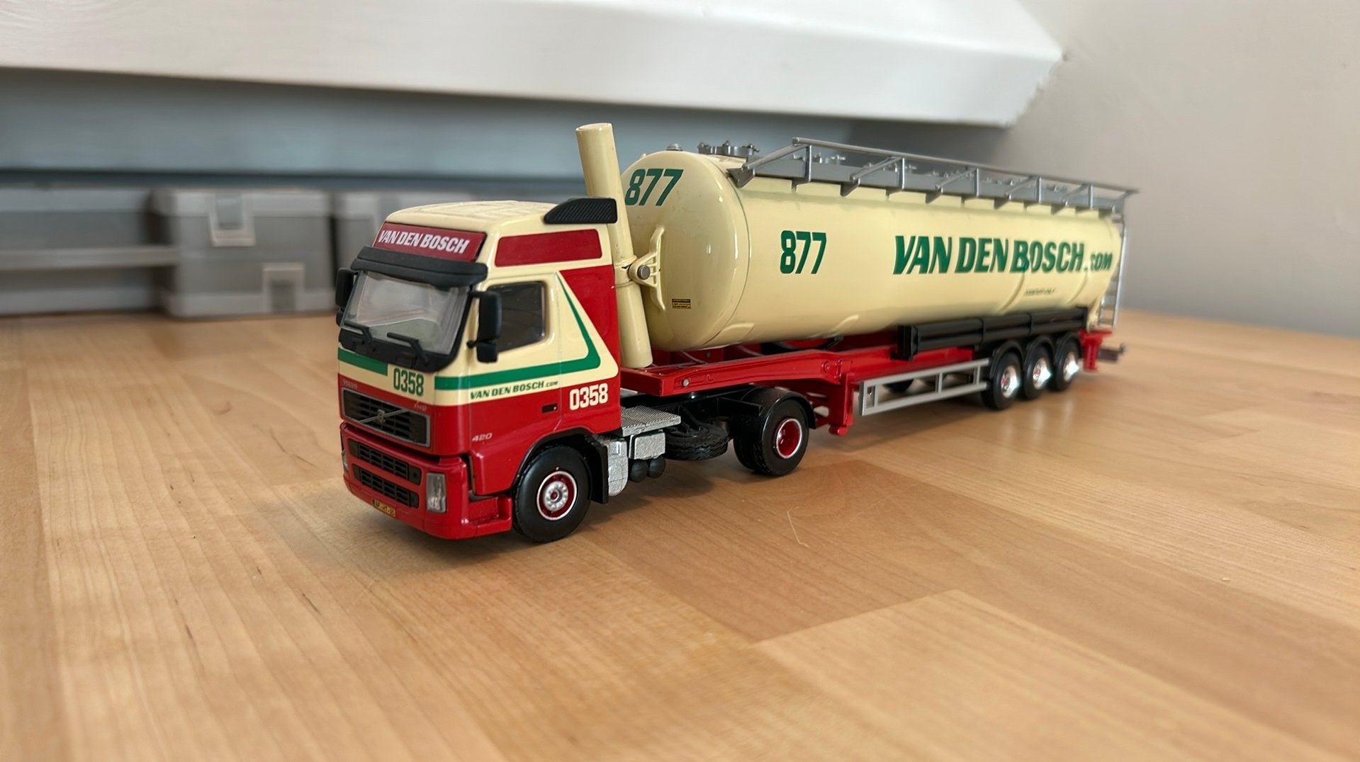 Lion Toys volvo fh met bulkoplegger van den Bosch Erp, Ophalen of Verzenden, Zo goed als nieuw, Bus of Vrachtwagen, Tekno