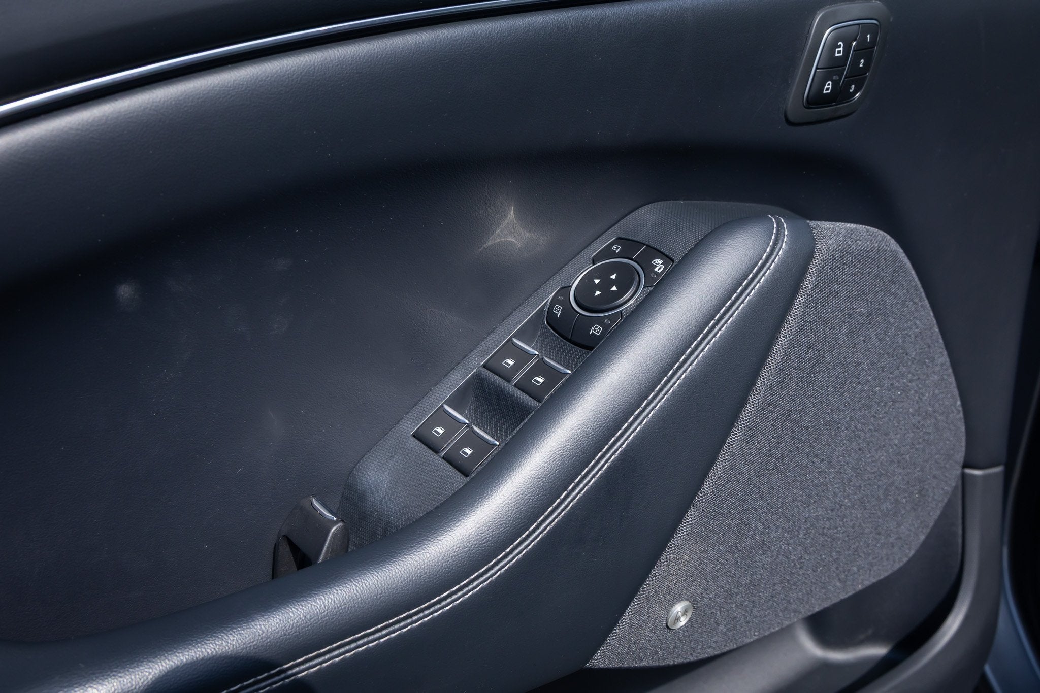 Foto 12 van Ford Mustang MACH-E Extended RWD 98 kWh soh95% panoramadak |