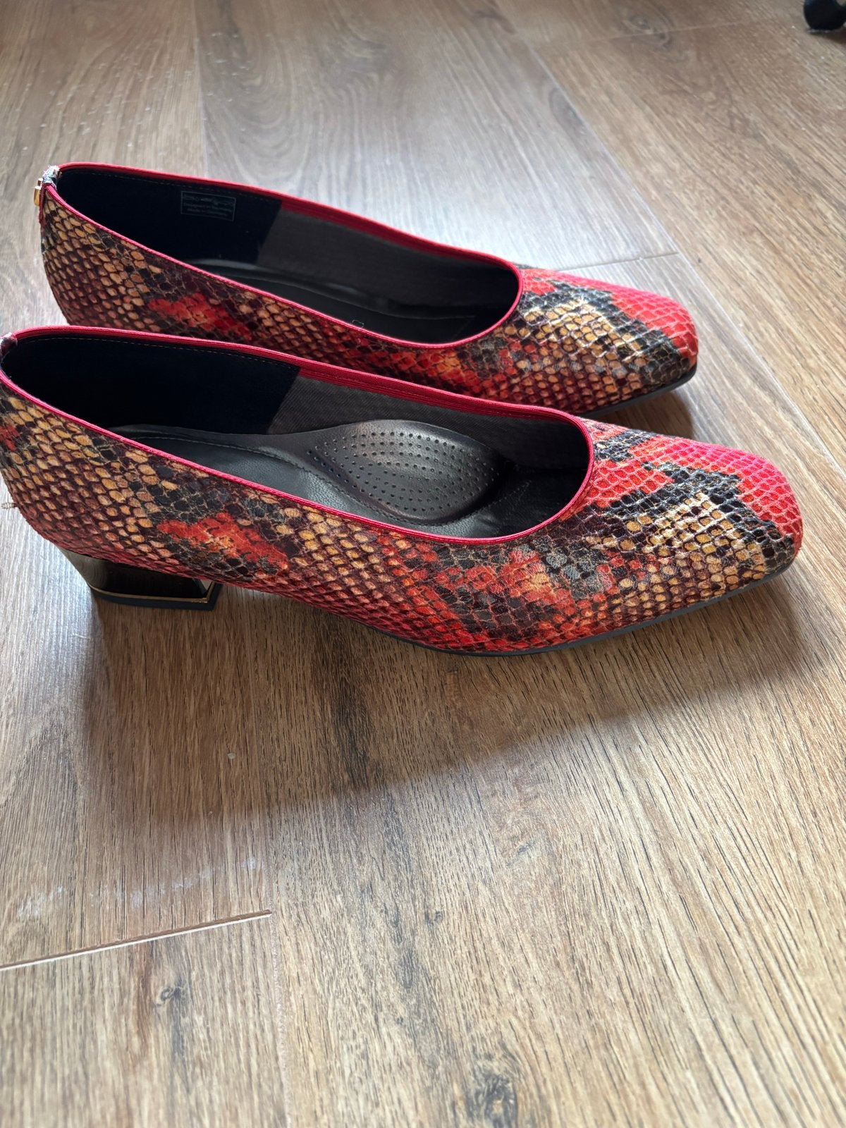 Prachtige ara schoenen - Maat 7,5 - Eenmalig gedragen, Ophalen of Verzenden, Zo goed als nieuw, Rood, Schoenen met lage hakken