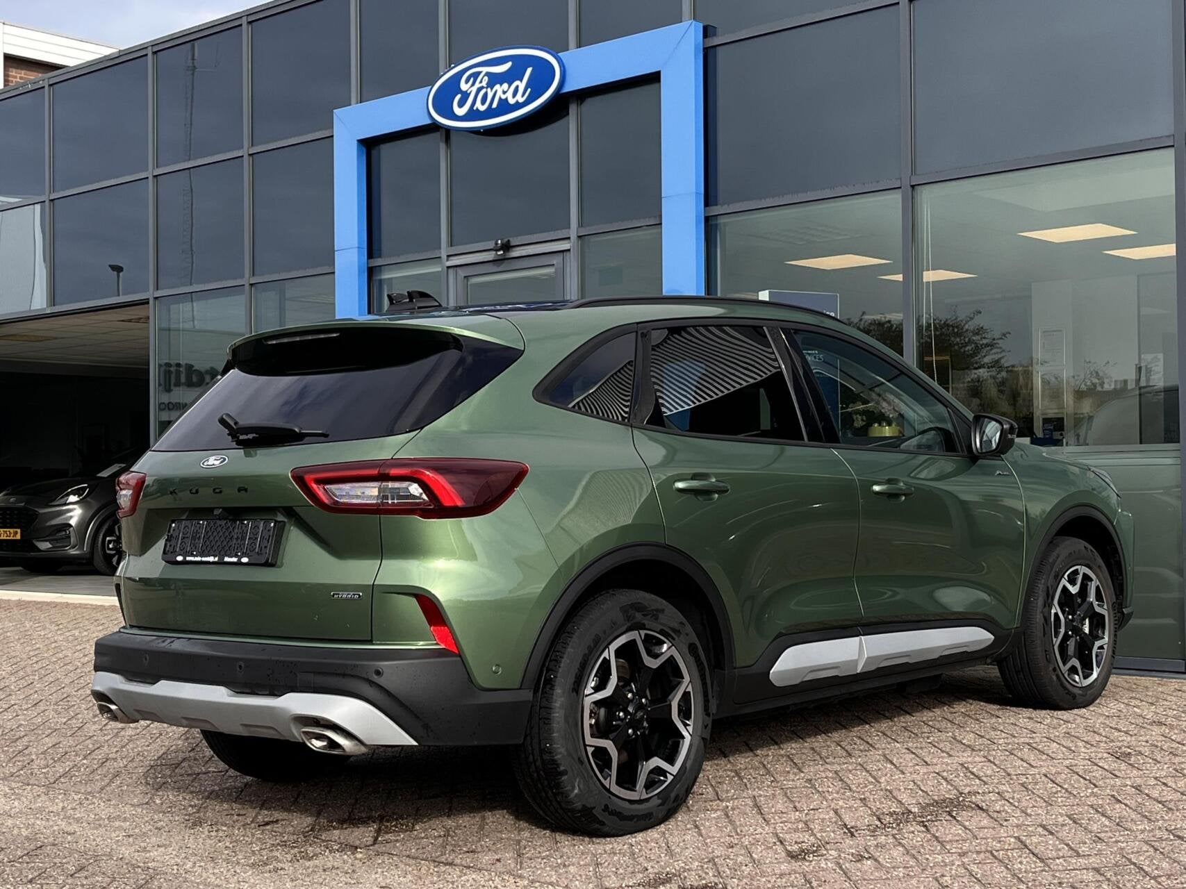 Foto 2 van Ford Kuga 2.5 PHEV Active X 243PK Winterpack Adaptieve Cruis