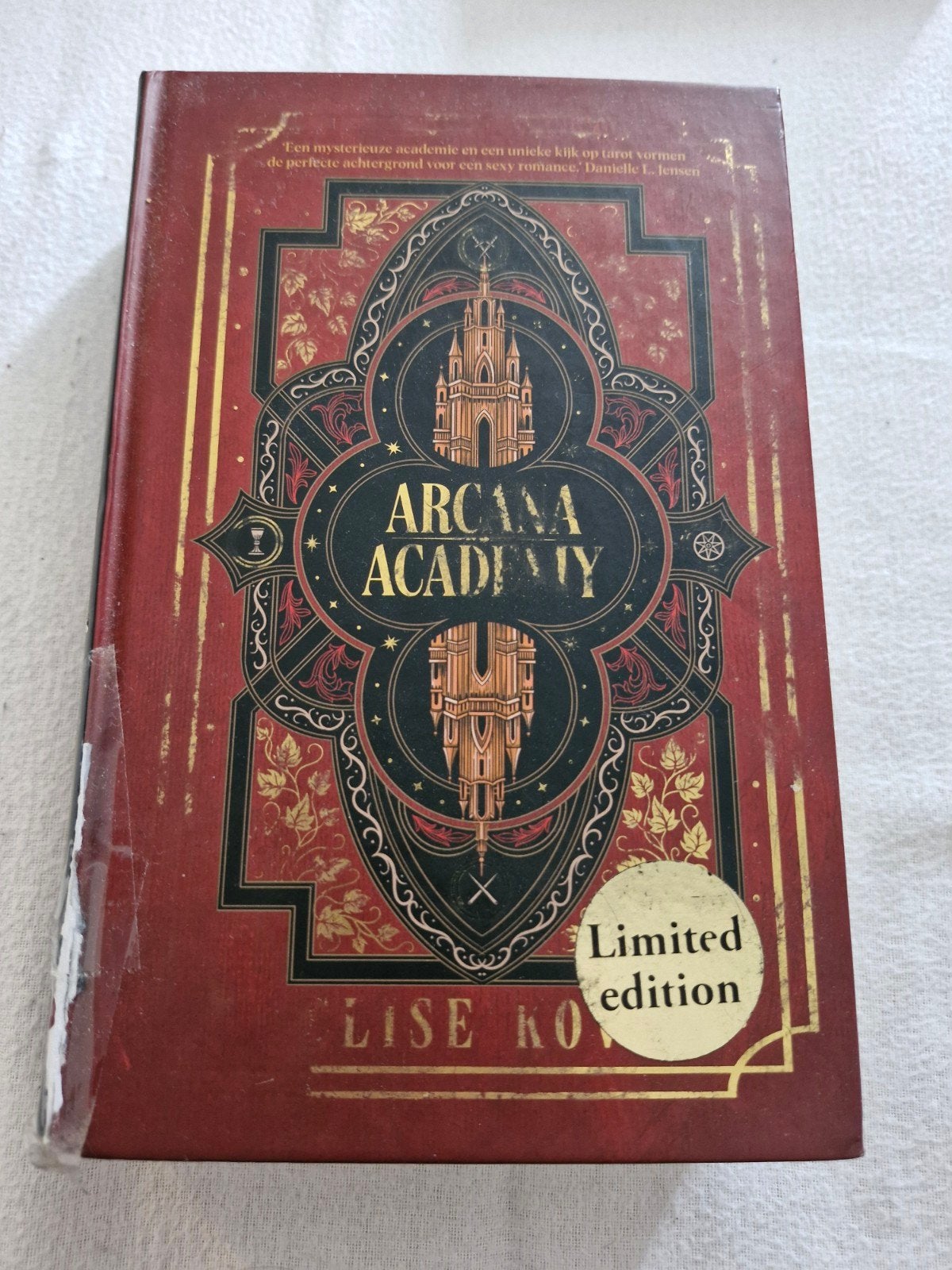 Arcana Academy - Lise Kova (Limited Edition), Boeken, Fantasy, Ophalen of Verzenden, Gelezen, Lise Kova