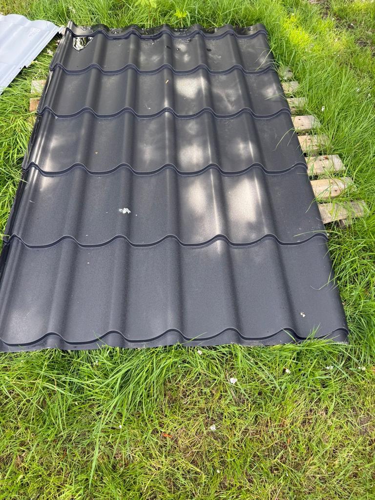Zwarte metalen dakpanplaten - Nieuwstaat, Doe-het-zelf en Verbouw, Dakpannen en Dakbedekking, Zwart, Nieuw, Minder dan 5 m², Metaal