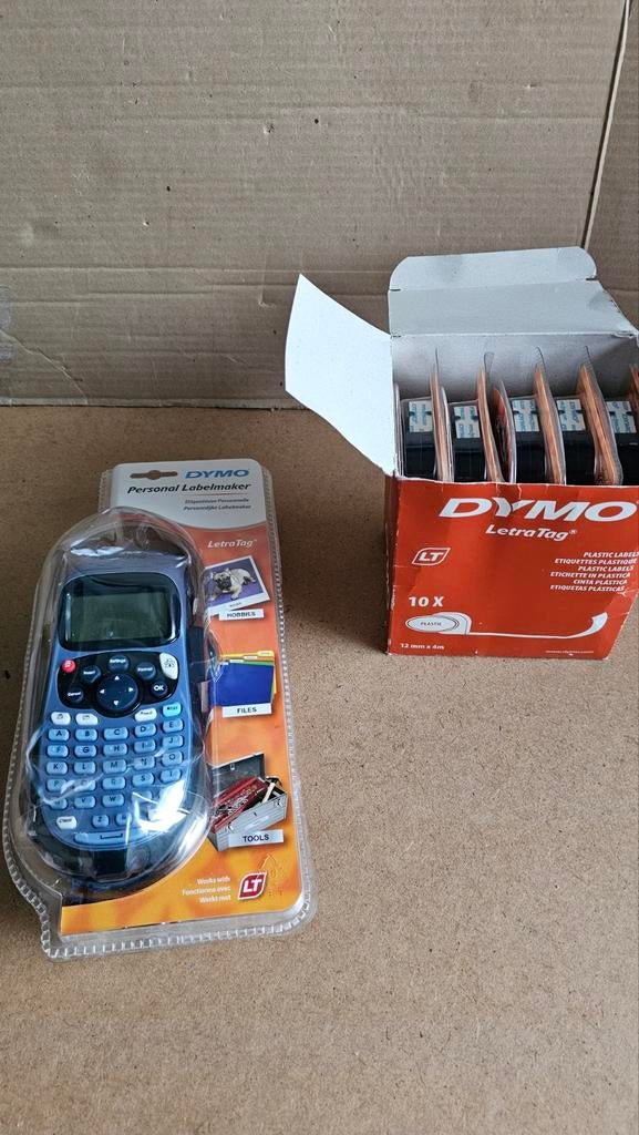 Dymo LetraTag LT-100H labelmaker met 10 rollen labels, Computers en Software, Labelprinters, Qwerty, Dymo, Nieuw, Ophalen of Verzenden