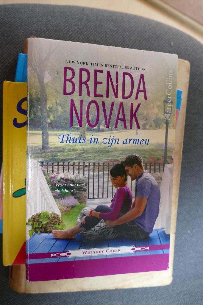 Brenda Novak – Whiskey Creek – Thuis in zijn armen, Ophalen of Verzenden, Brenda Novak