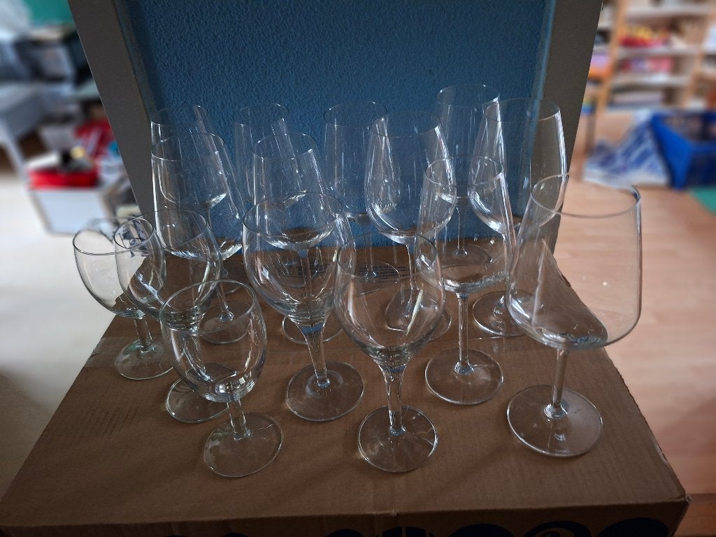 15 wijnglazen, Huis en Inrichting, Ophalen of Verzenden, Glas, Overige stijlen, Glas of Glazen