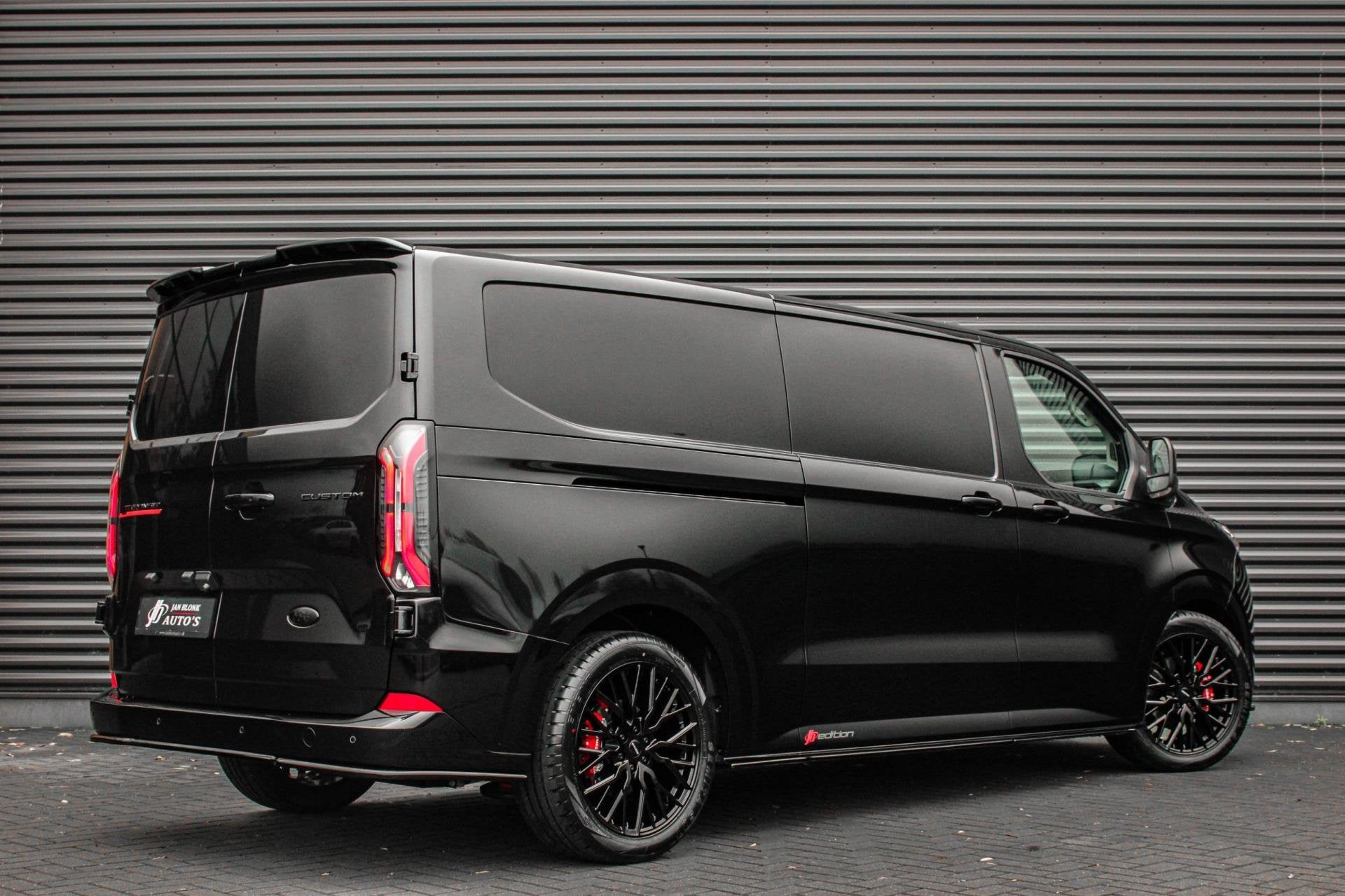 Ford Transit Custom 340 L2H1 Limited 71 kWh 218PK / JB- EDIT, Auto's, Dealer onderhouden, Zwart, 4 cilinders, Zwart