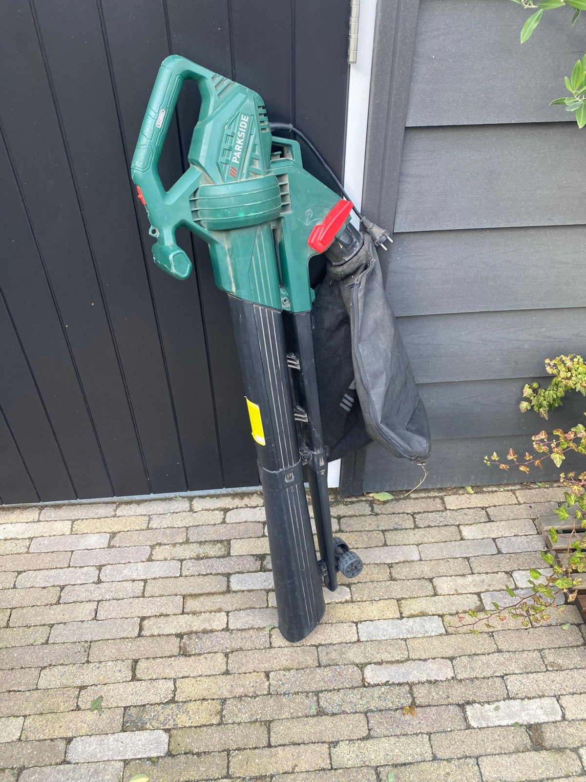 Bladblazer / tuin blad stofzuiger, Ophalen, Gebruikt, Handgedragen, Met opvangzak