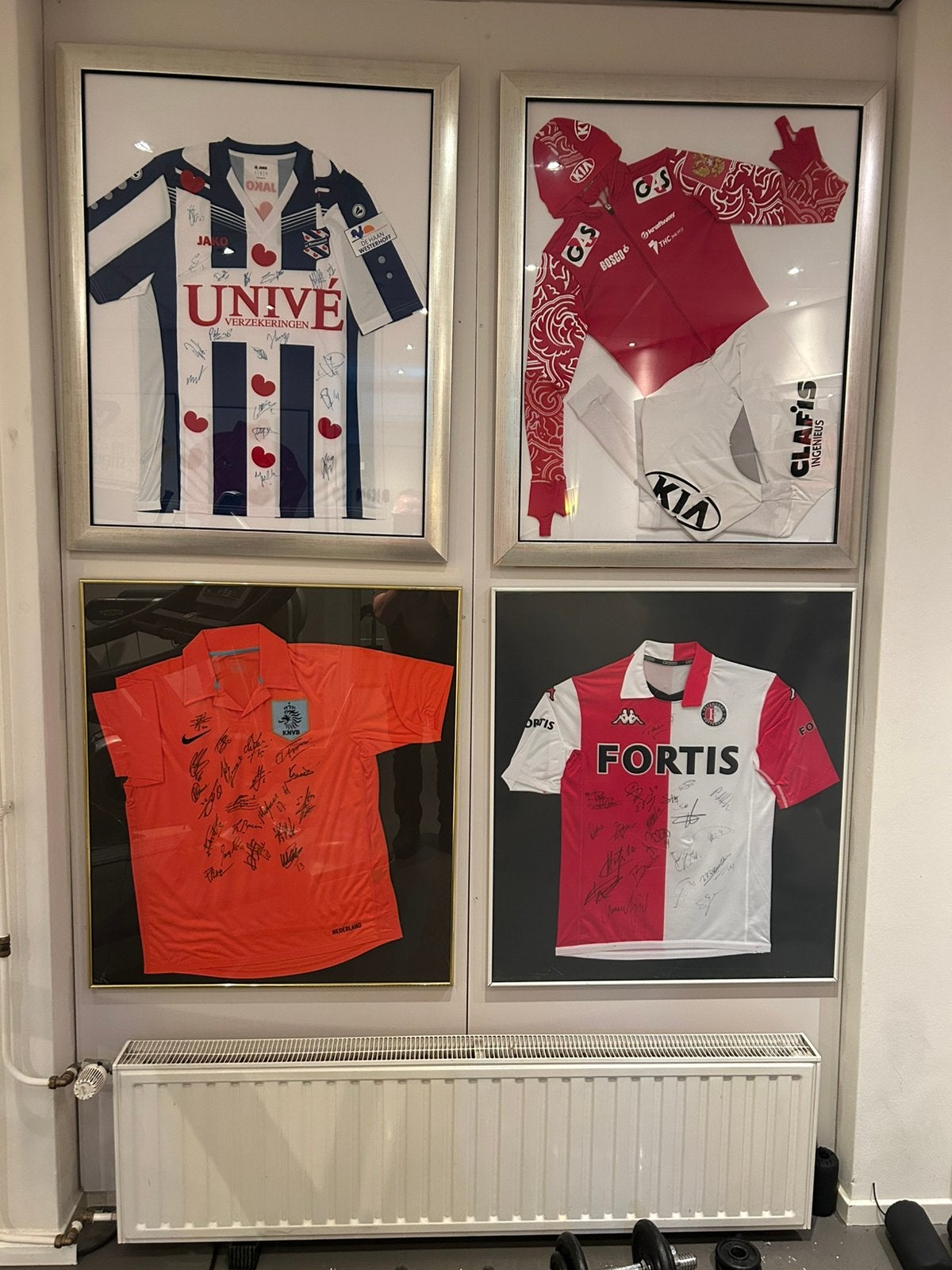 Diverse gesigneerde voetbalshirts, Ophalen, Zo goed als nieuw, Shirt